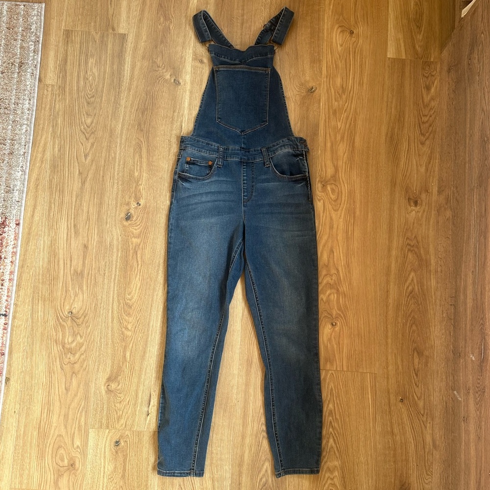 Slim fit Women’s Wrangler Overalls - Picture 2 of 7